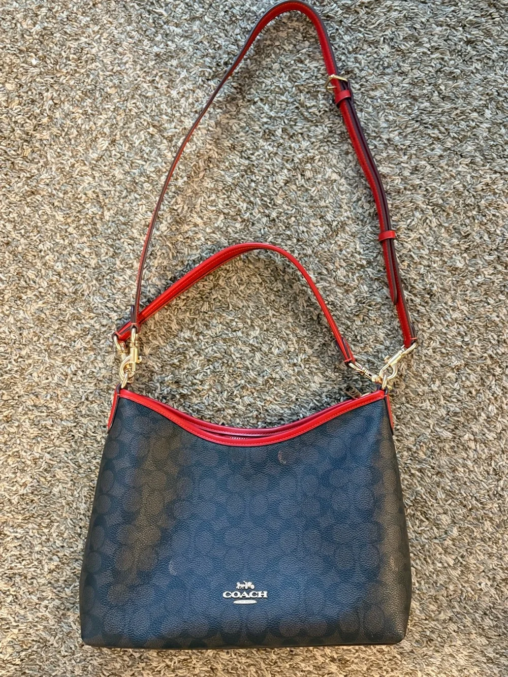 Laurel Shoulder Bag In Signature Canvas